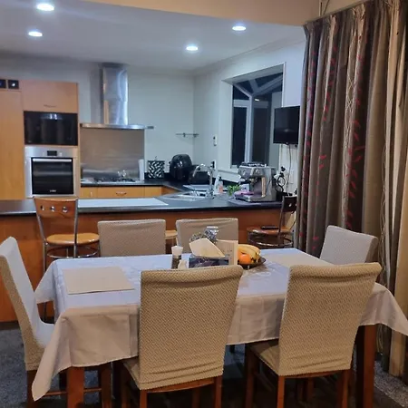 Peaceful Hillview - Double Bed At Churton Park